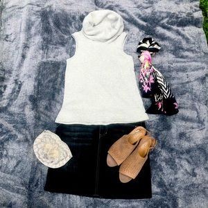 SUPER SOFT Anthropologie sleeveless cowl neck turtle neck